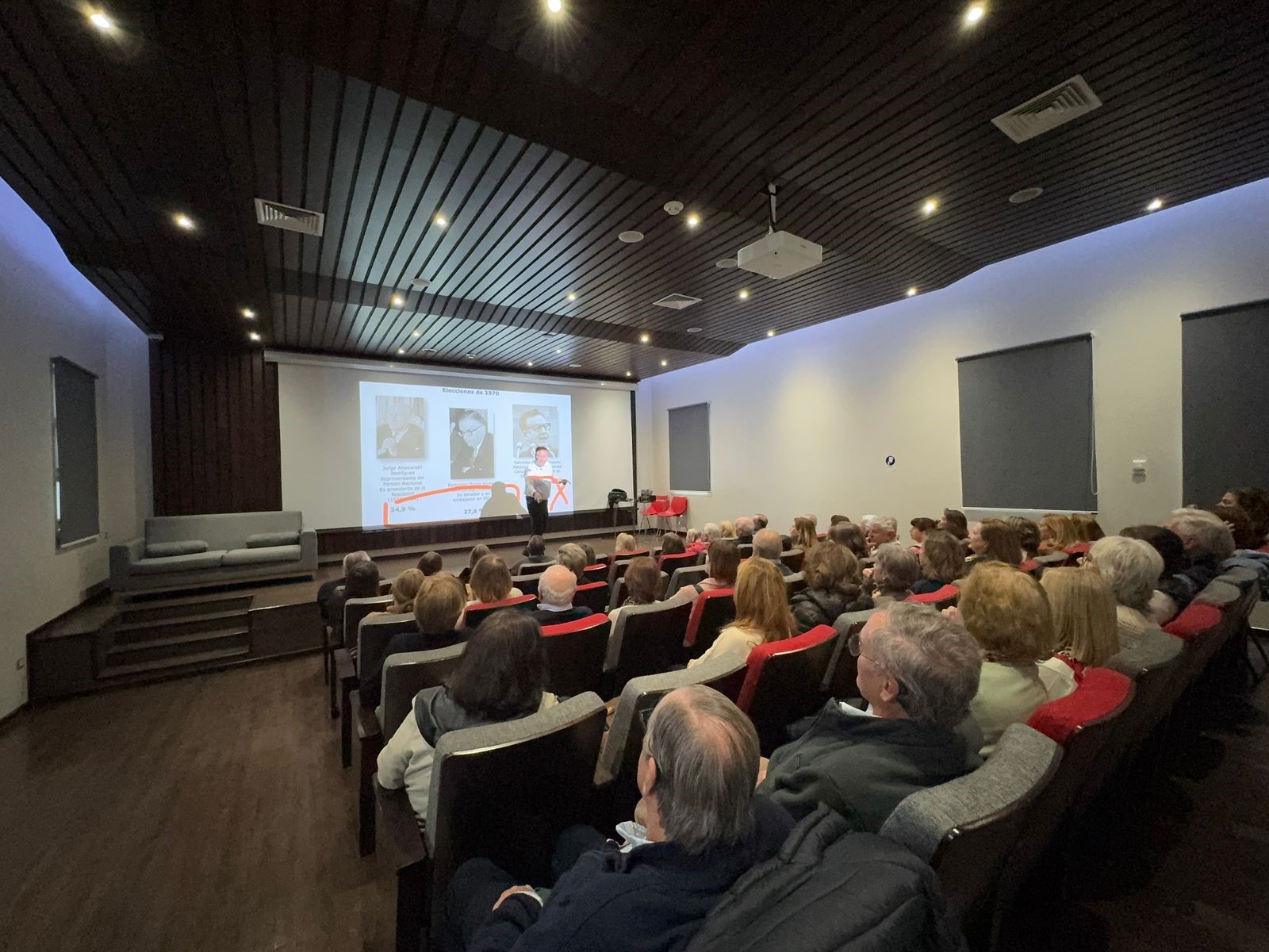 Charla "Análisis de contingencia nacional e internacional"