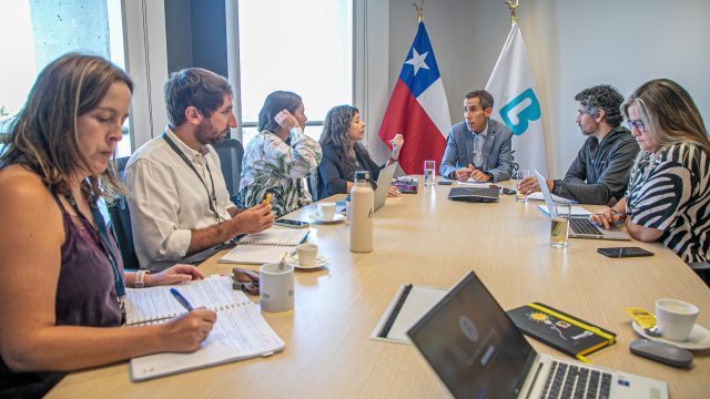Jorge Guerra, presidente del Centro para el Desarrollo del Patrimonio y la Cultura de Lo Barnechea y vecinos de Pueblo Viejo y Las Cuatro Esquinas.